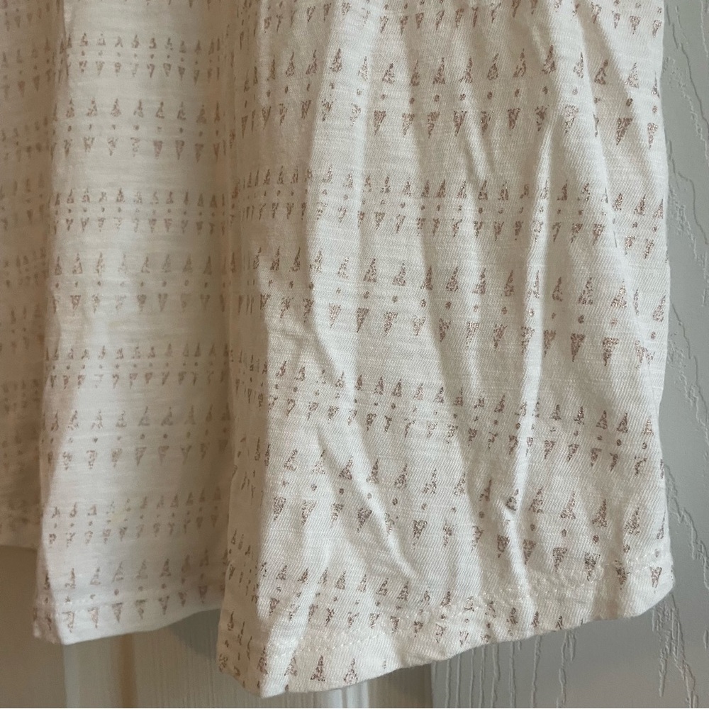 Maurices Cream and Rose Gold Short Sleeve V-Neck Fitted Top Size Medium - Picture 6 of 15